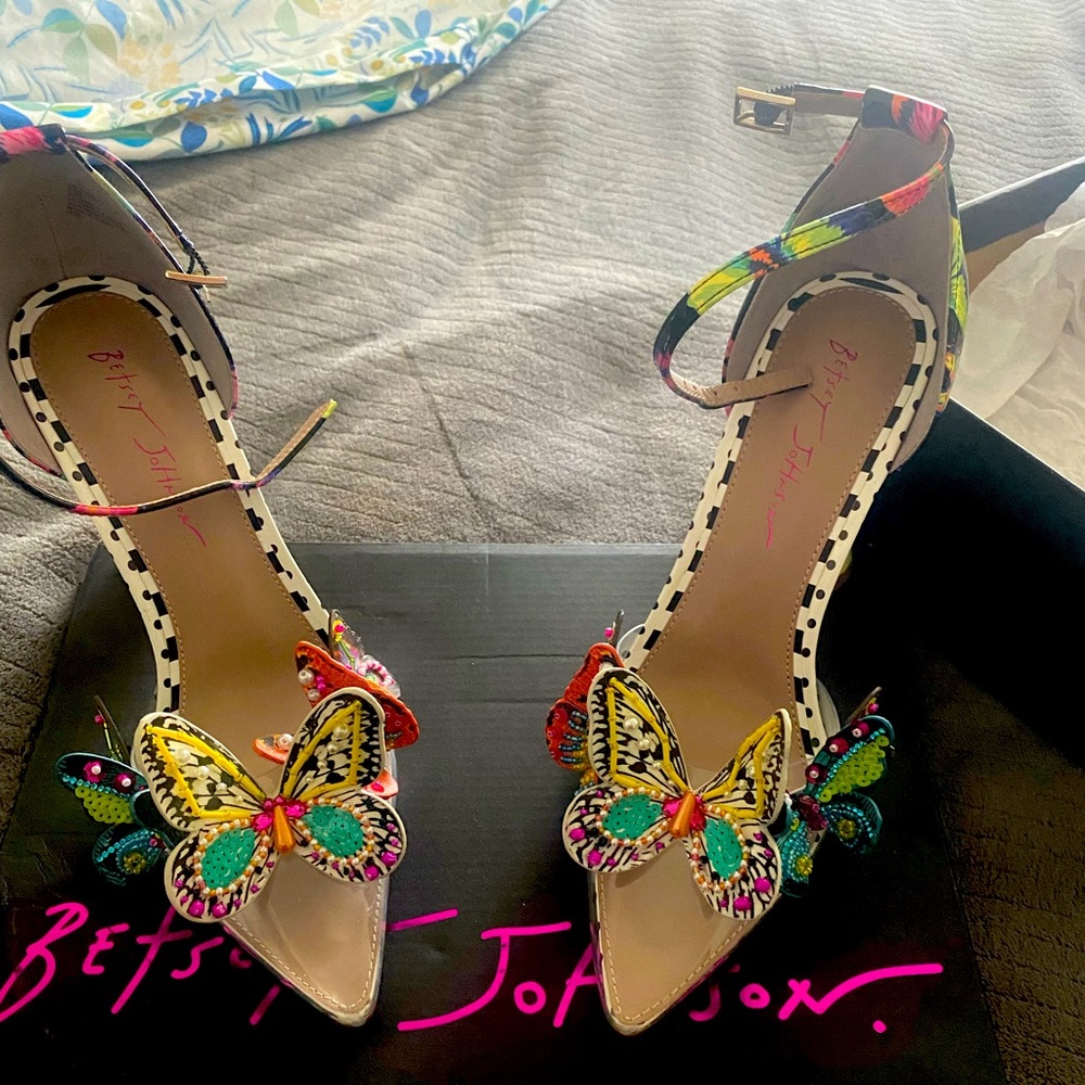 Size 8 Beautiful Butterfly Embellished shoe. Betsy Johnson.